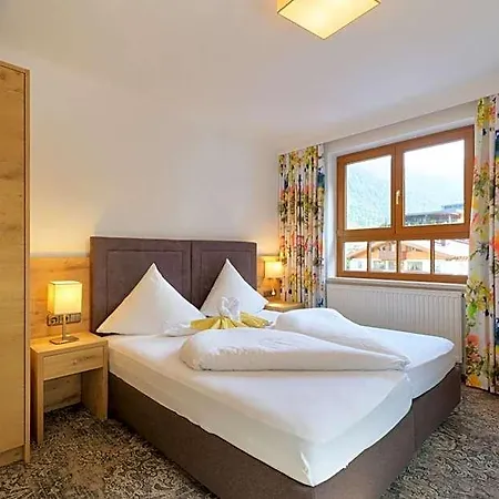 Hotell Acksteiner Inklusive Sommerkarte Premium Sankt Anton am Arlberg