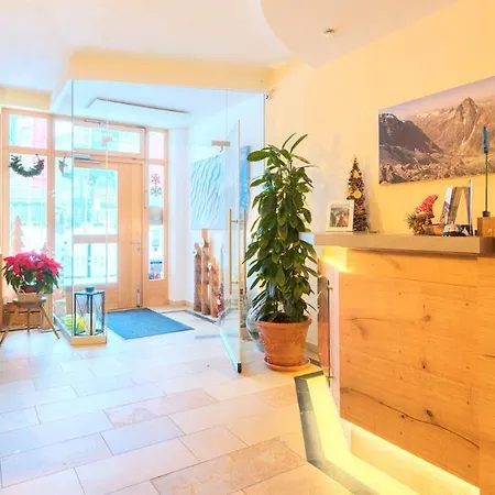 ホテル Acksteiner サンクト・アントン・アム・アールベルク