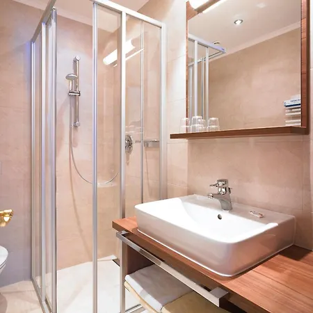 ホテル Acksteiner サンクト・アントン・アム・アールベルク