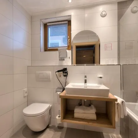 ホテル Acksteiner サンクト・アントン・アム・アールベルク